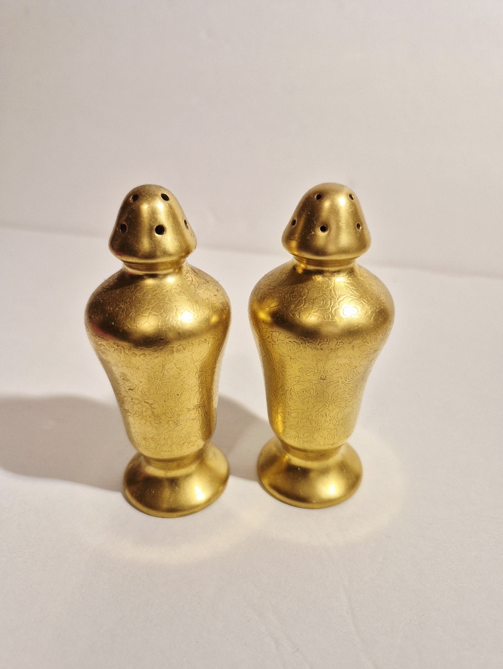 Vintage  Pickard 24K Gold Gilded Porcelain Salt and Pepper Shakers 3.5" Tall
